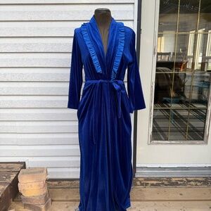 Vintage royal blue velvet/velour wrap robe—so luxe & cozy 💙
